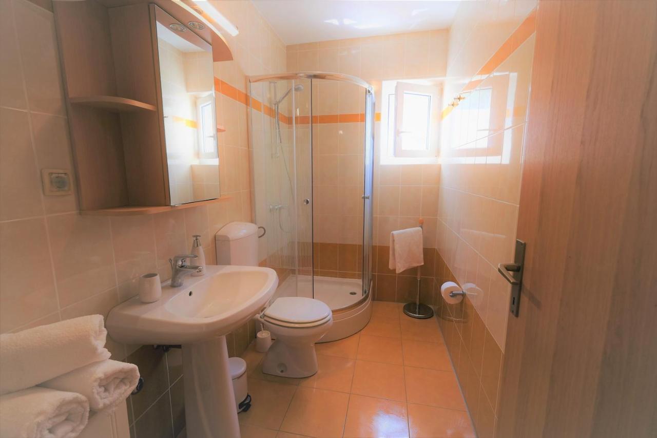 Apartments Coral, Klimno, Island Krk Exterior foto