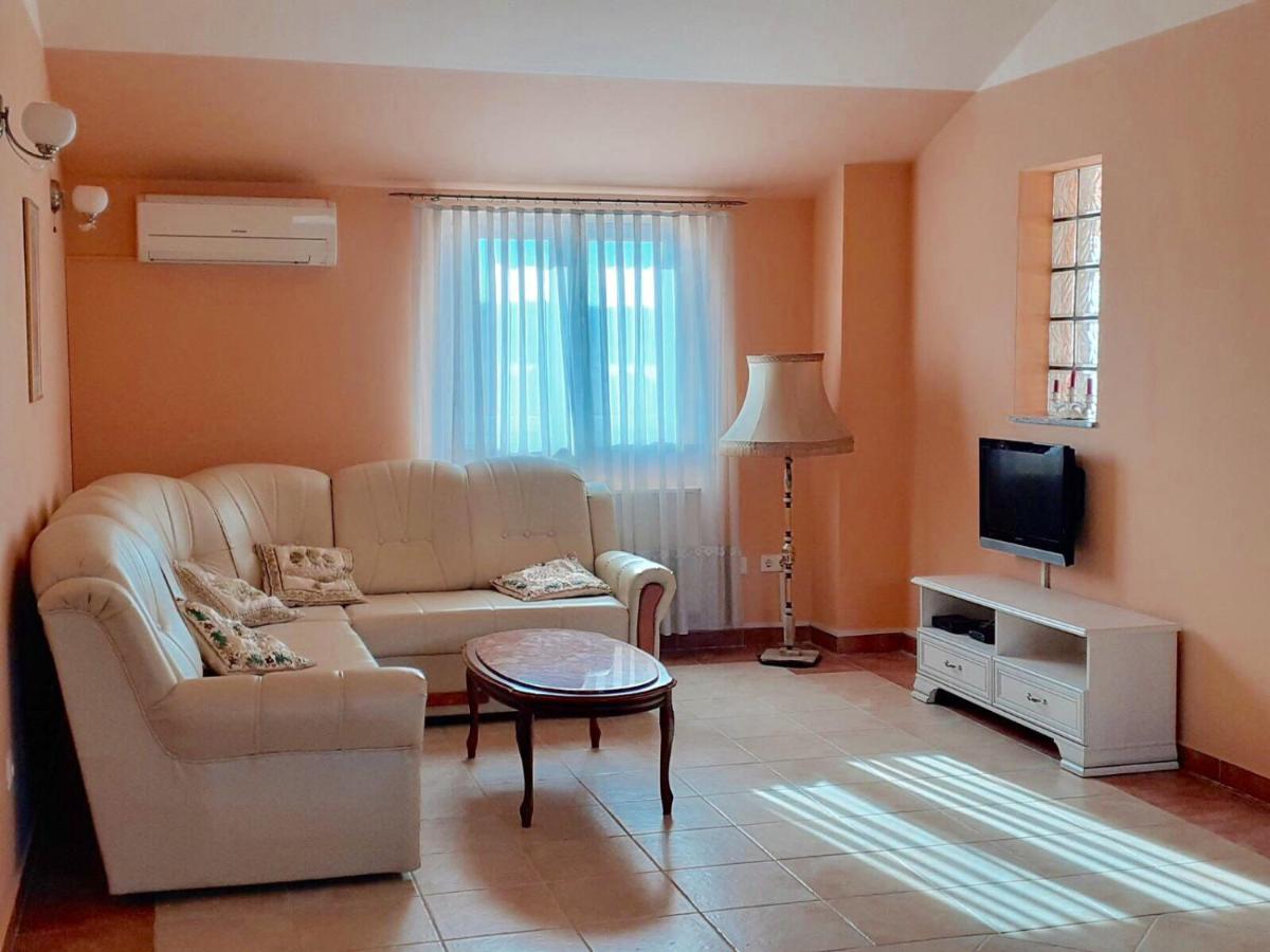 Apartments Coral, Klimno, Island Krk Exterior foto