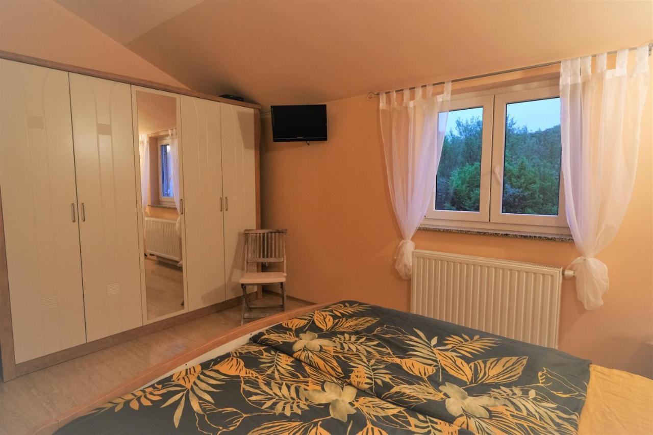 Apartments Coral, Klimno, Island Krk Exterior foto