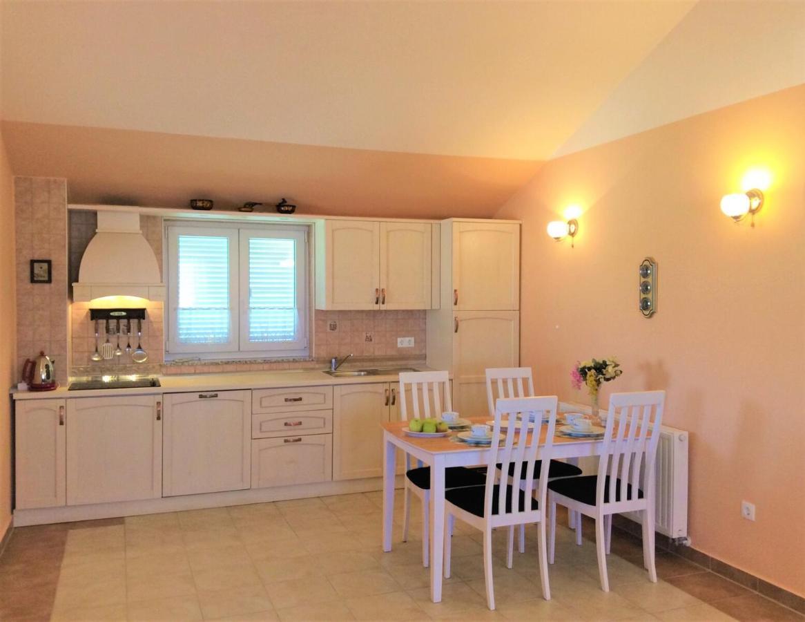 Apartments Coral, Klimno, Island Krk Exterior foto