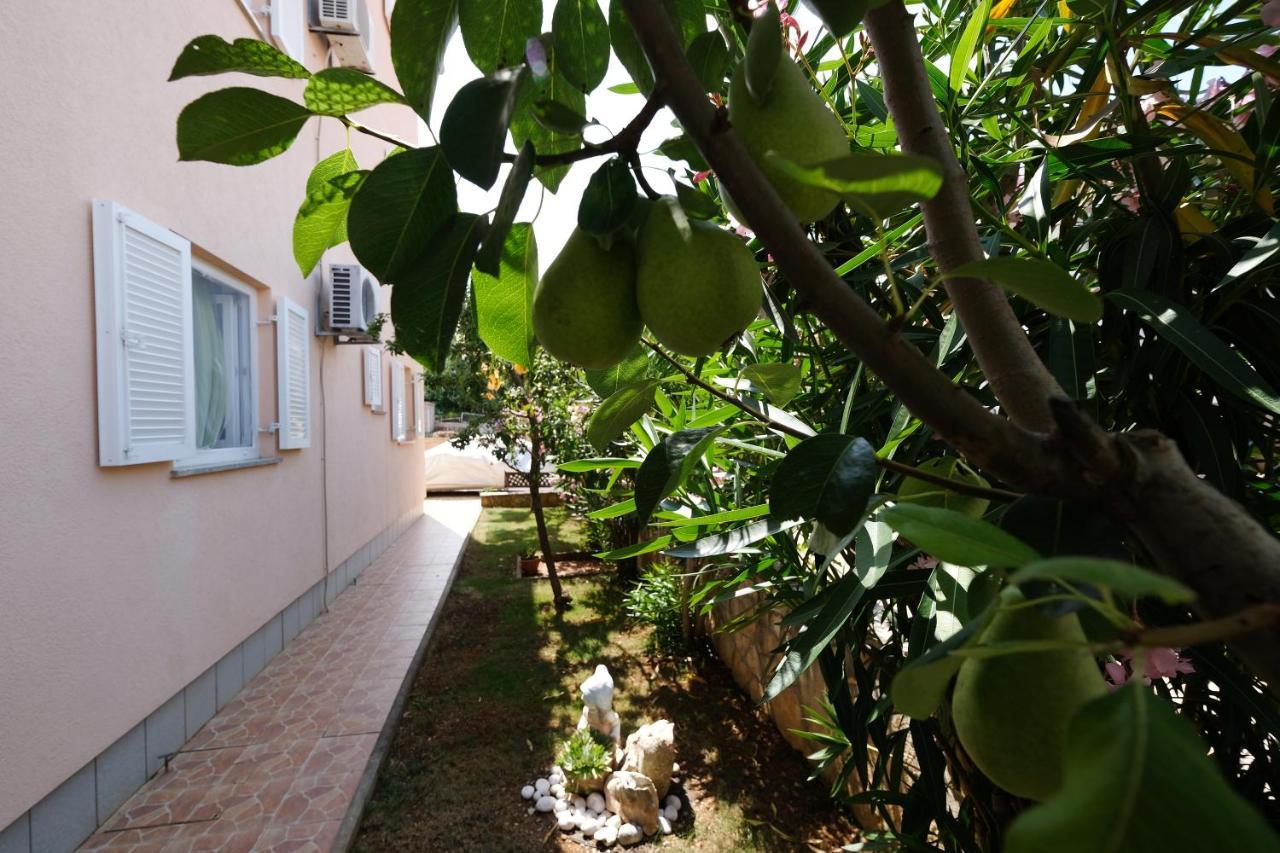 Apartments Coral, Klimno, Island Krk Exterior foto